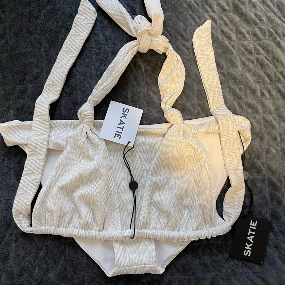 Skatie Darby top and Cheryl bottoms in Cairo size M